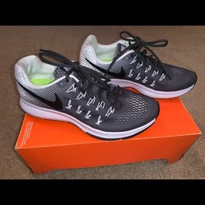New Nike Women's 7.5 Air Zoom Pegasus 33